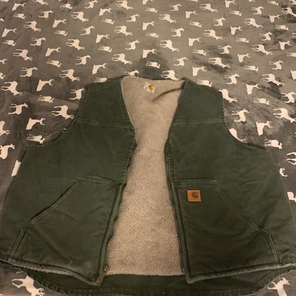 Carhartt vest in great condition hardly worn. Pockets on inside and out.